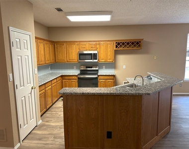 7800 Crestview Drive - Photo Thumbnail 4
