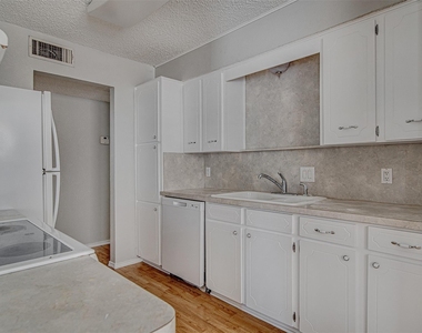 833 Springhill Drive - Photo Thumbnail 7