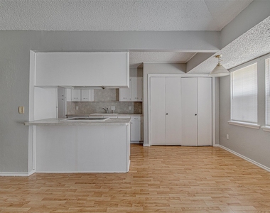 833 Springhill Drive - Photo Thumbnail 6