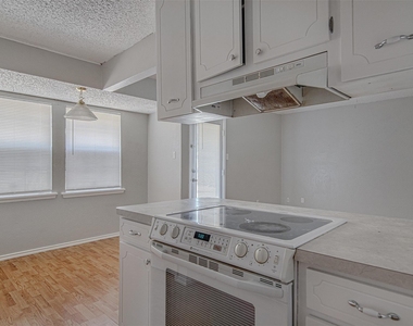 833 Springhill Drive - Photo Thumbnail 9