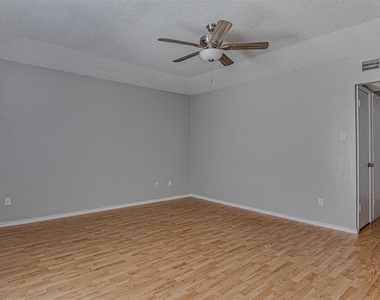 833 Springhill Drive - Photo Thumbnail 3