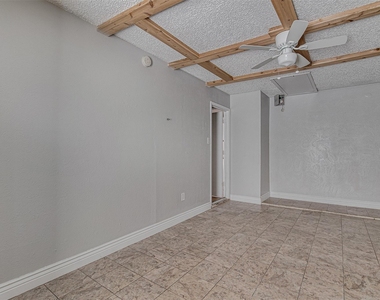833 Springhill Drive - Photo Thumbnail 18