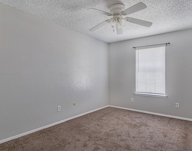 833 Springhill Drive - Photo Thumbnail 10