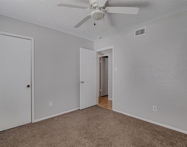 833 Springhill Drive - Photo Thumbnail 14