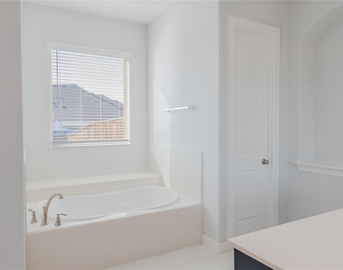 1327 Arezzo Lane - Photo Thumbnail 10