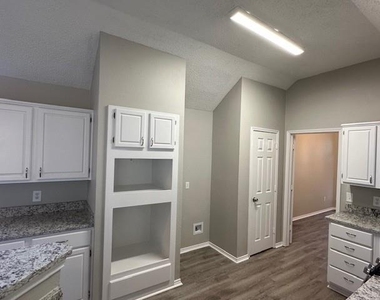2313 Austin Drive - Photo Thumbnail 6