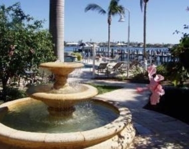 160 Yacht Club Way - Photo Thumbnail 15