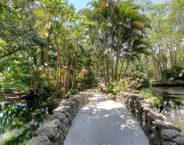 160 Yacht Club Way - Photo Thumbnail 18