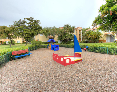 160 Yacht Club Way - Photo Thumbnail 20