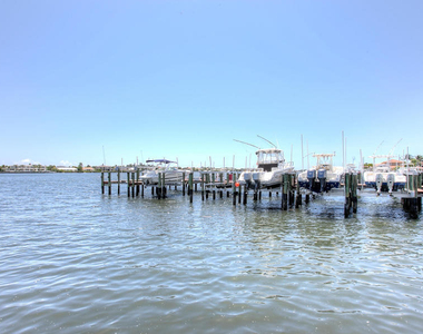 160 Yacht Club Way - Photo Thumbnail 16