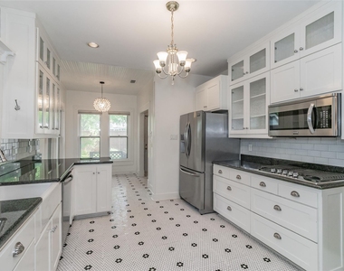2209 6th Avenue - Photo Thumbnail 14