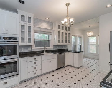 2209 6th Avenue - Photo Thumbnail 13