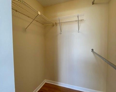 1820 N 81st Avenue - Photo Thumbnail 6