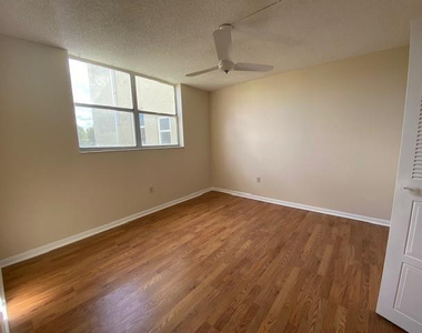 1820 N 81st Avenue - Photo Thumbnail 8