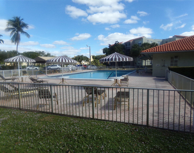 1820 N 81st Avenue - Photo Thumbnail 13