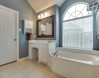 12316 Sailmaker Lane - Photo Thumbnail 4