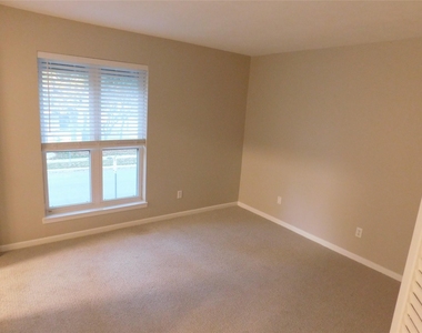 4239 Mckinney Avenue - Photo Thumbnail 10