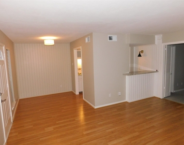 4239 Mckinney Avenue - Photo Thumbnail 2