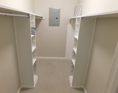 4239 Mckinney Avenue - Photo Thumbnail 13