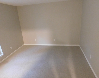 4239 Mckinney Avenue - Photo Thumbnail 11