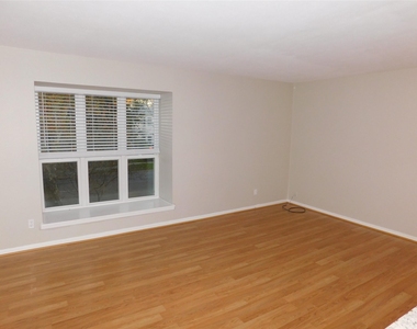 4239 Mckinney Avenue - Photo Thumbnail 7