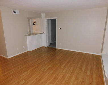 4239 Mckinney Avenue - Photo Thumbnail 3