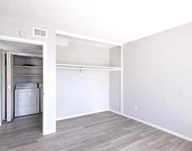 8560 Park Lane - Photo Thumbnail 22
