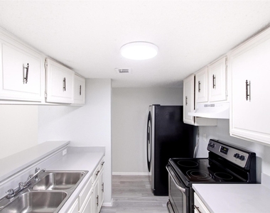 8560 Park Lane - Photo Thumbnail 8