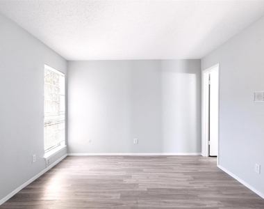 8560 Park Lane - Photo Thumbnail 21