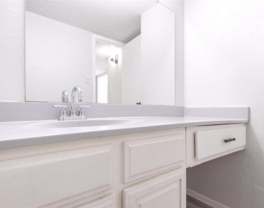 8560 Park Lane - Photo Thumbnail 19