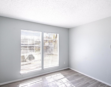 8560 Park Lane - Photo Thumbnail 17