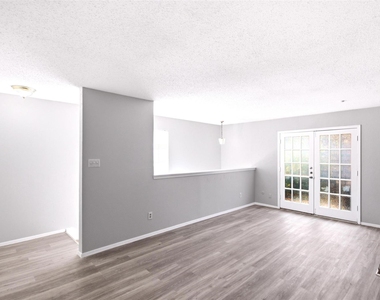 8560 Park Lane - Photo Thumbnail 5