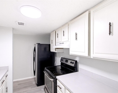 8560 Park Lane - Photo Thumbnail 10