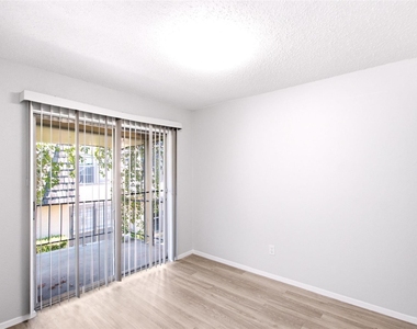 8560 Park Lane - Photo Thumbnail 6