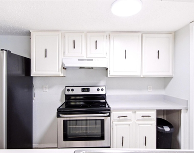 8560 Park Lane - Photo Thumbnail 11
