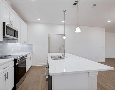 4224 Colonial Avenue - Photo Thumbnail 12