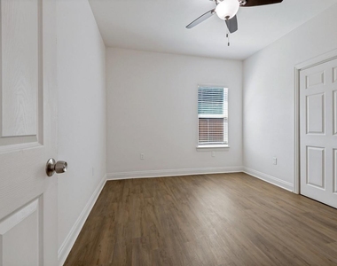 4224 Colonial Avenue - Photo Thumbnail 13