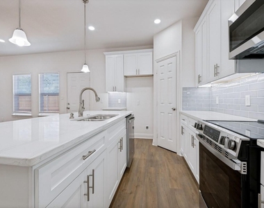 4224 Colonial Avenue - Photo Thumbnail 11