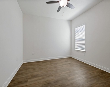 4224 Colonial Avenue - Photo Thumbnail 16