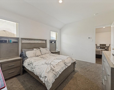 15127 Athena Drive - Photo Thumbnail 10