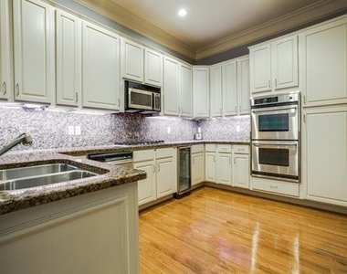 2885 Woodside Street - Photo Thumbnail 4