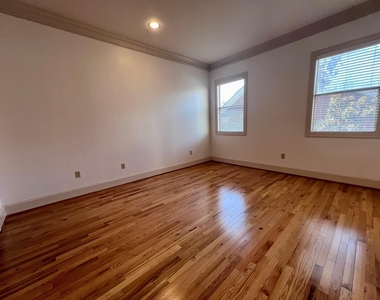 2885 Woodside Street - Photo Thumbnail 10