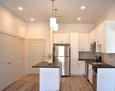1514 E 15th Street - Photo Thumbnail 4