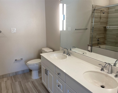 1514 E 15th Street - Photo Thumbnail 9