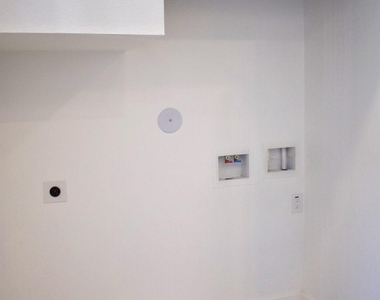 1514 E 15th Street - Photo Thumbnail 12