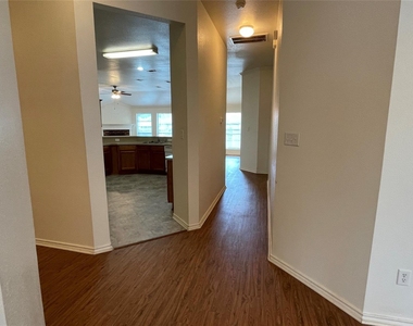 921 Simon Drive - Photo Thumbnail 10