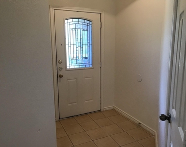 921 Simon Drive - Photo Thumbnail 2