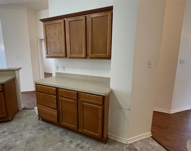 921 Simon Drive - Photo Thumbnail 14