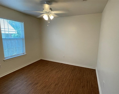 921 Simon Drive - Photo Thumbnail 27