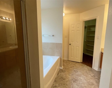 921 Simon Drive - Photo Thumbnail 23